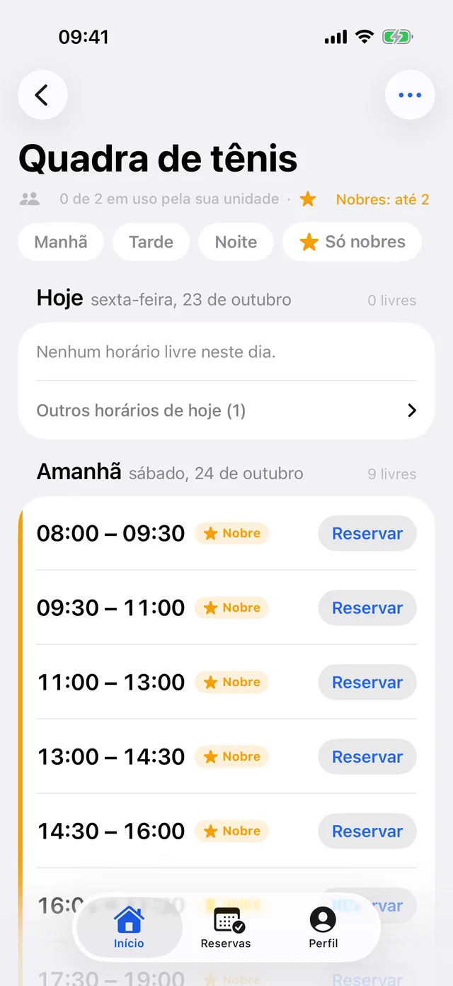 Agenda da quadra de tênis no app, com os horários livres e o botão Reservar